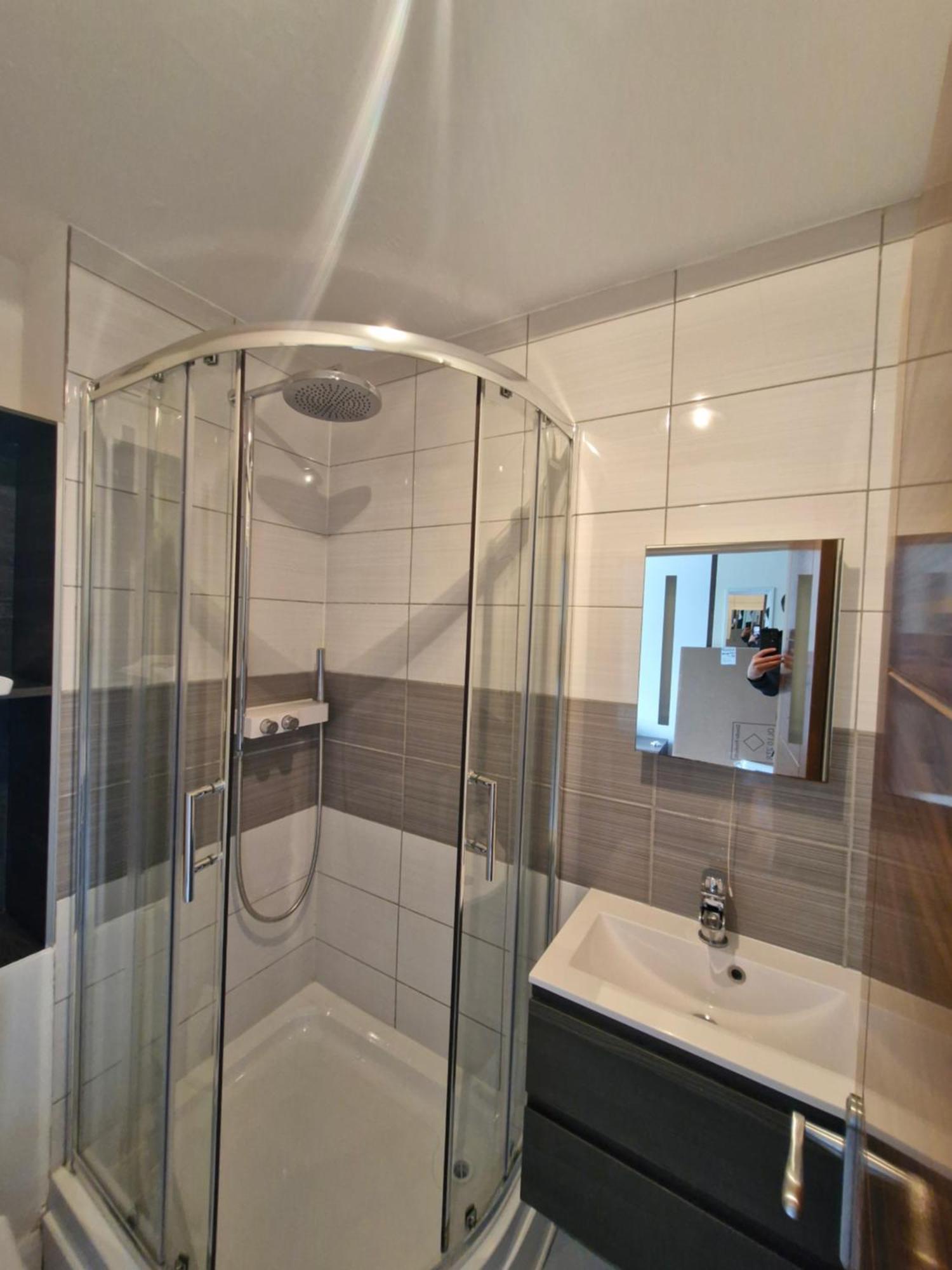Bright Spacious Airy 2 Bed Flat イーリング エクステリア 写真